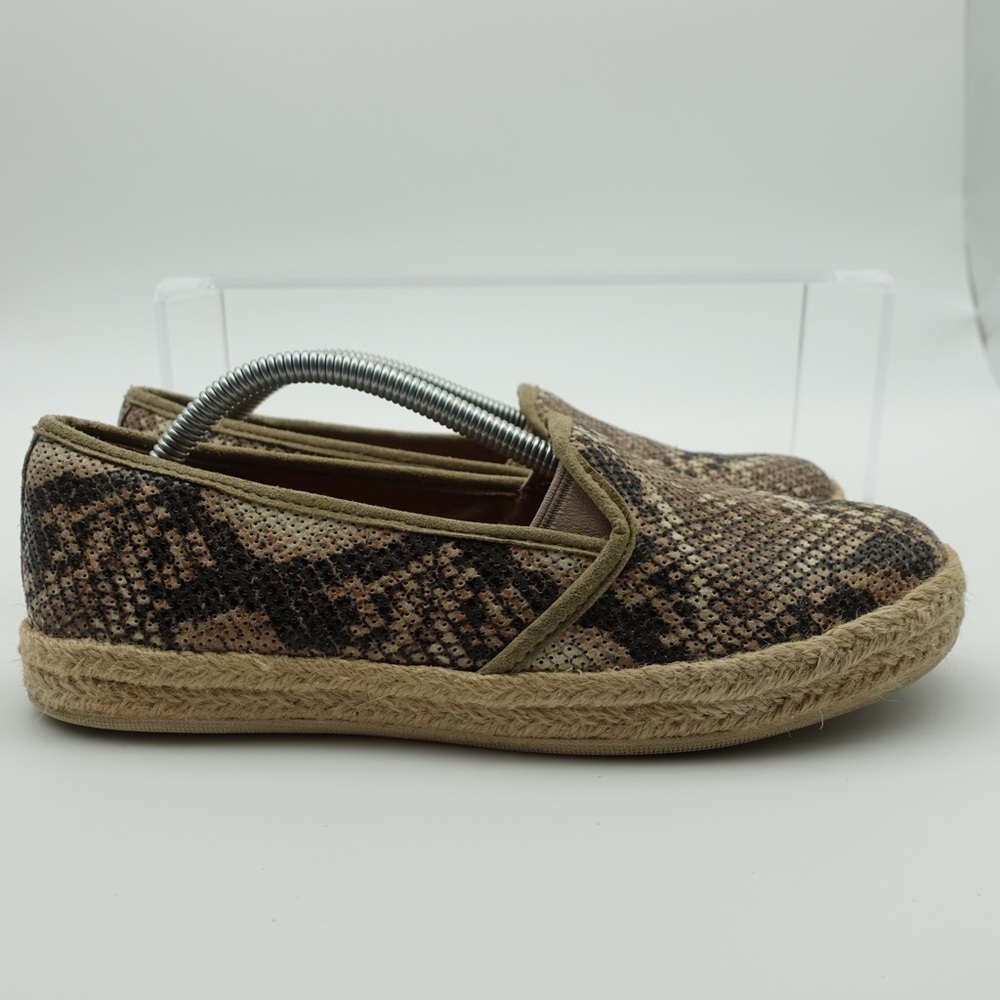 Clarks Women Size 7 Flats Tan Espadrilles Slip On Snake Print Shoes Comfort